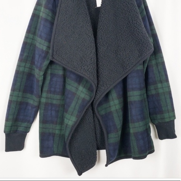 Abercrombie and Fitch plaid Sherpa coat - Picture 2 of 4